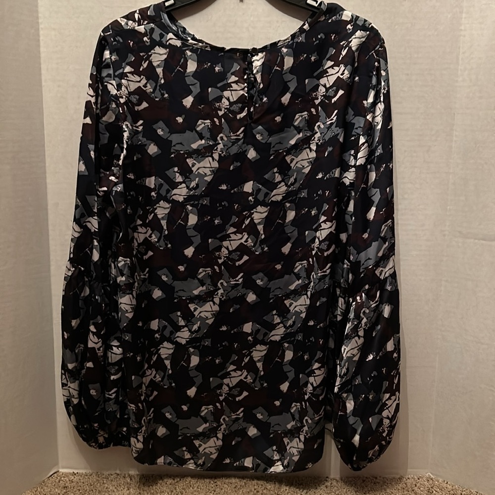 Patterned Women's Top - Picture 2 of 3